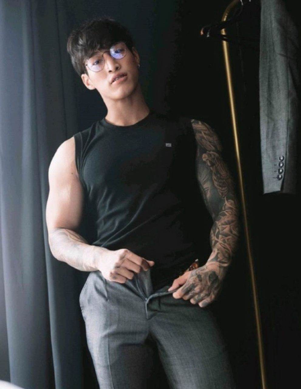 หนุ่มหล่อขึ้นปก 795.19