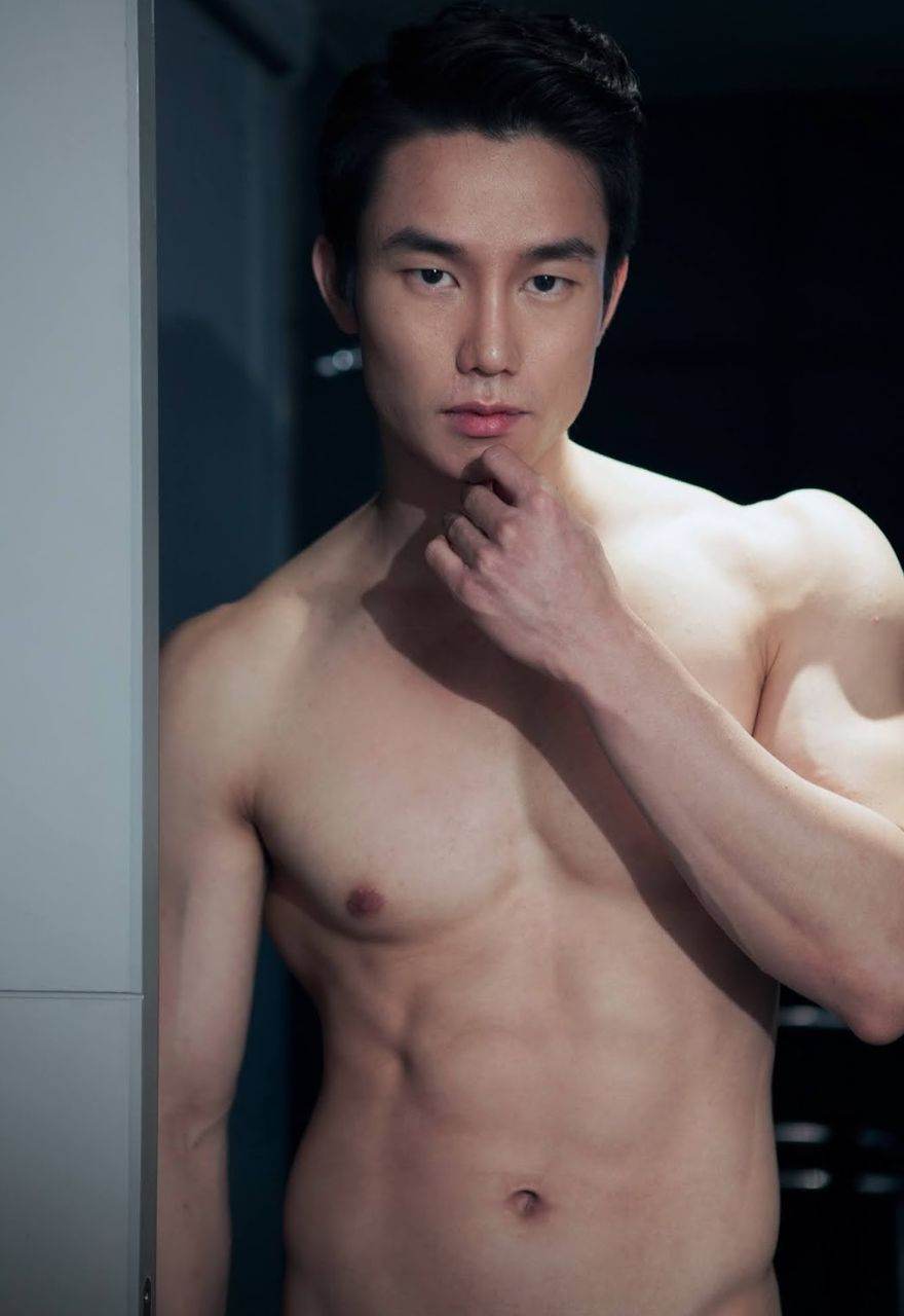 หนุ่มหล่อขึ้นปก 844.11