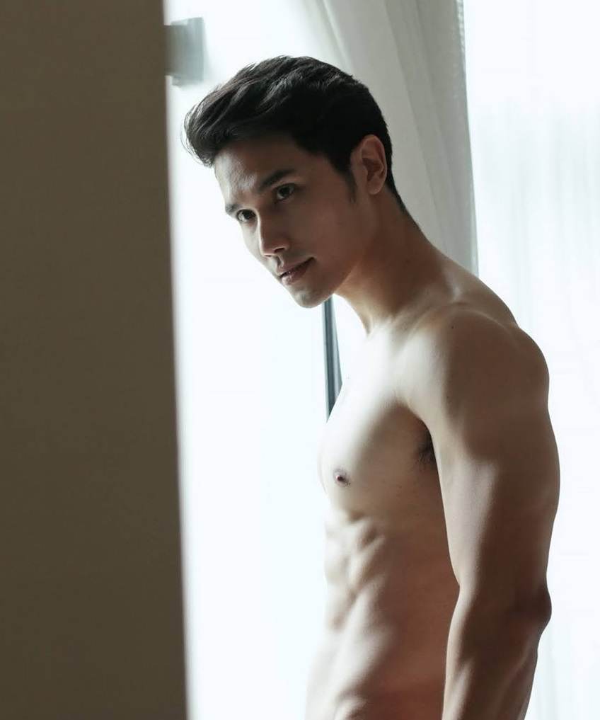หนุ่มหล่อขึ้นปก 844.11