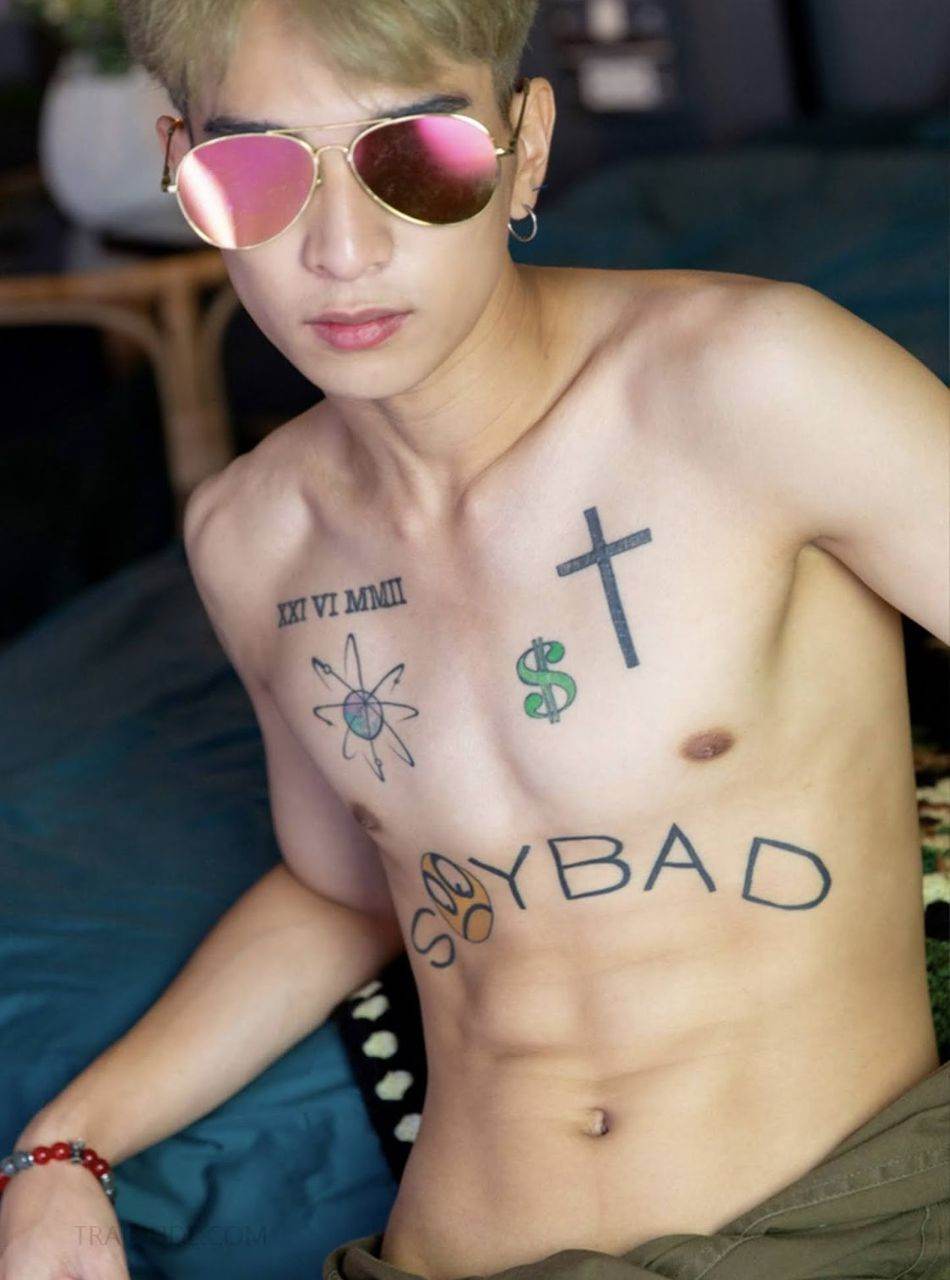 หนุ่มหล่อขึ้นปก 834.13