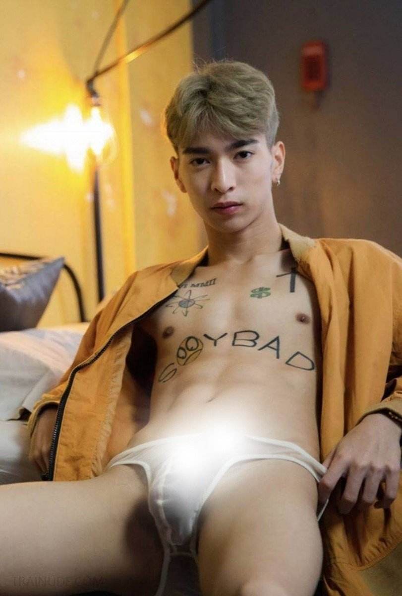 หนุ่มหล่อขึ้นปก 834.13
