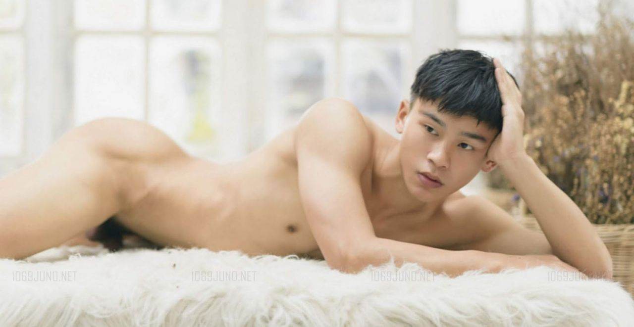 หนุ่มหล่อขึ้นปก 846.10