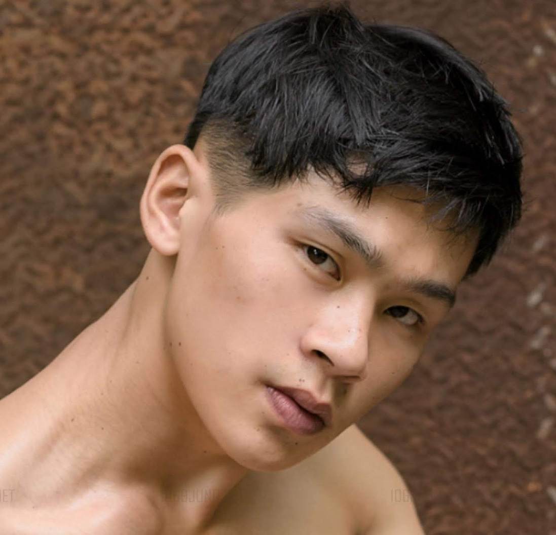 หนุ่มหล่อขึ้นปก 846.10