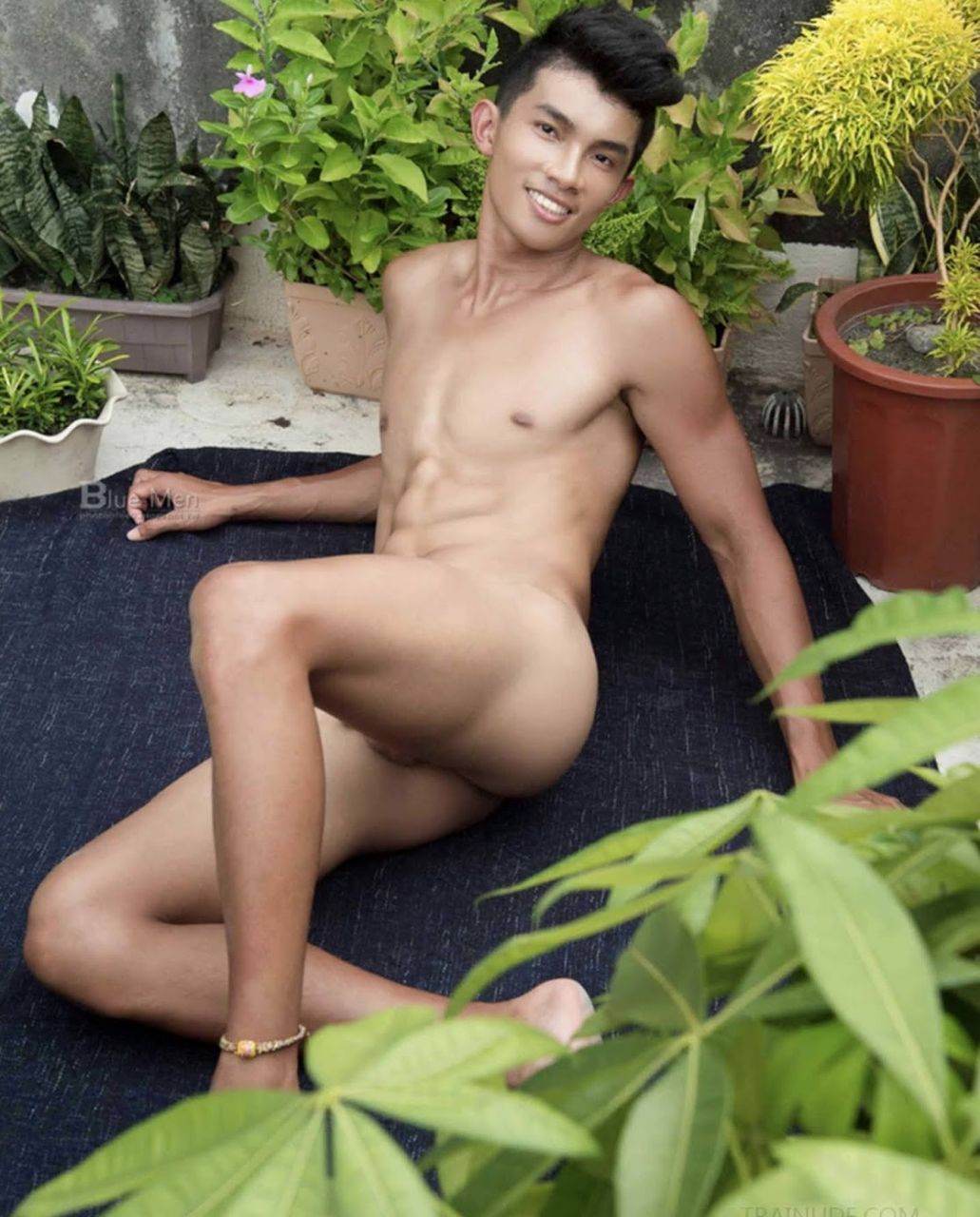 หนุ่มหล่อขึ้นปก 860.7
