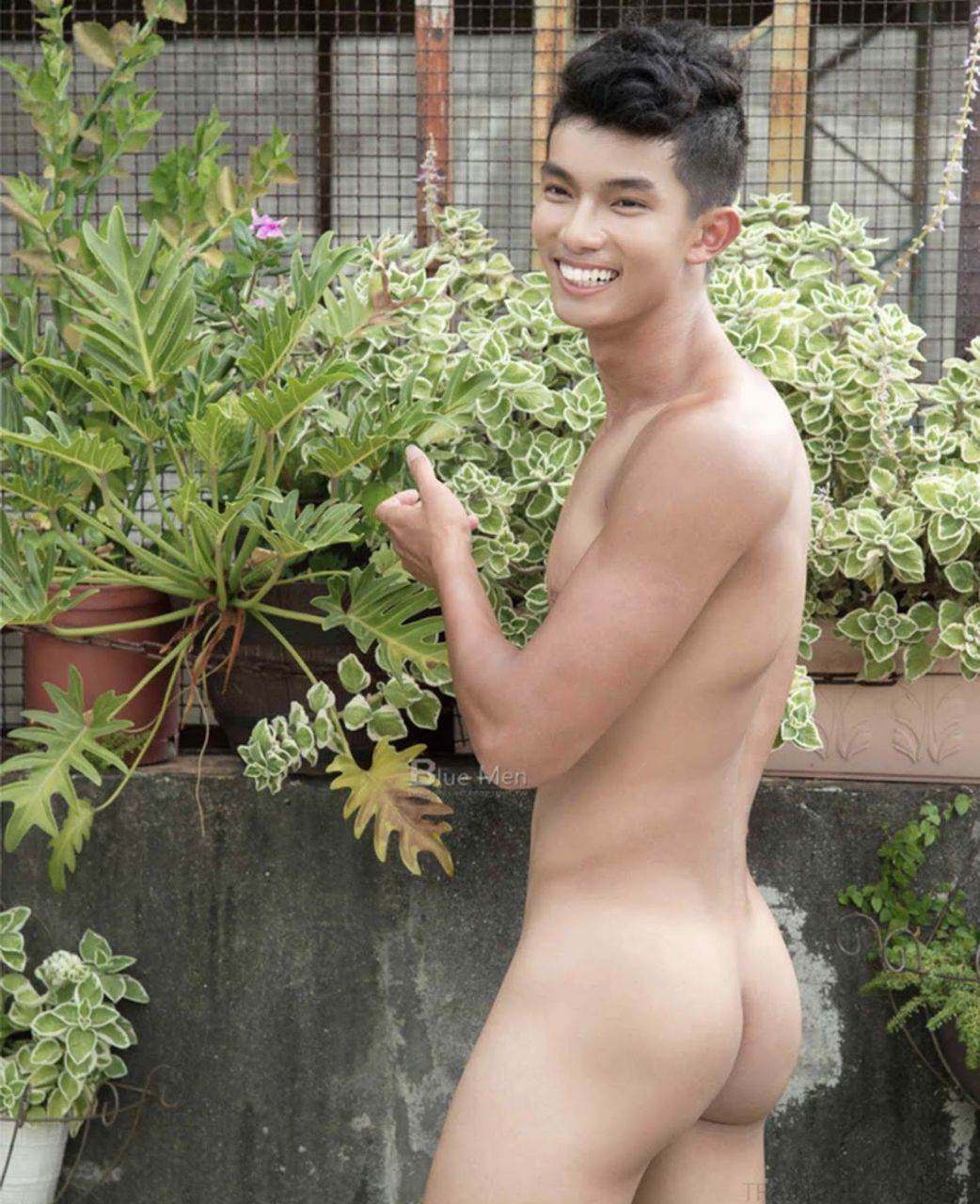 หนุ่มหล่อขึ้นปก 860.7