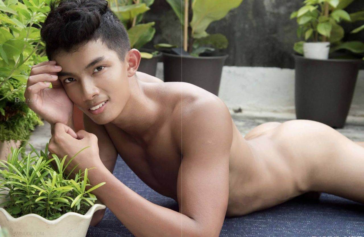 หนุ่มหล่อขึ้นปก 860.7