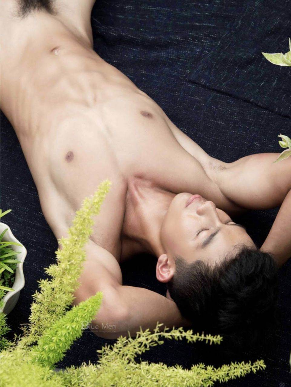 หนุ่มหล่อขึ้นปก 860.7