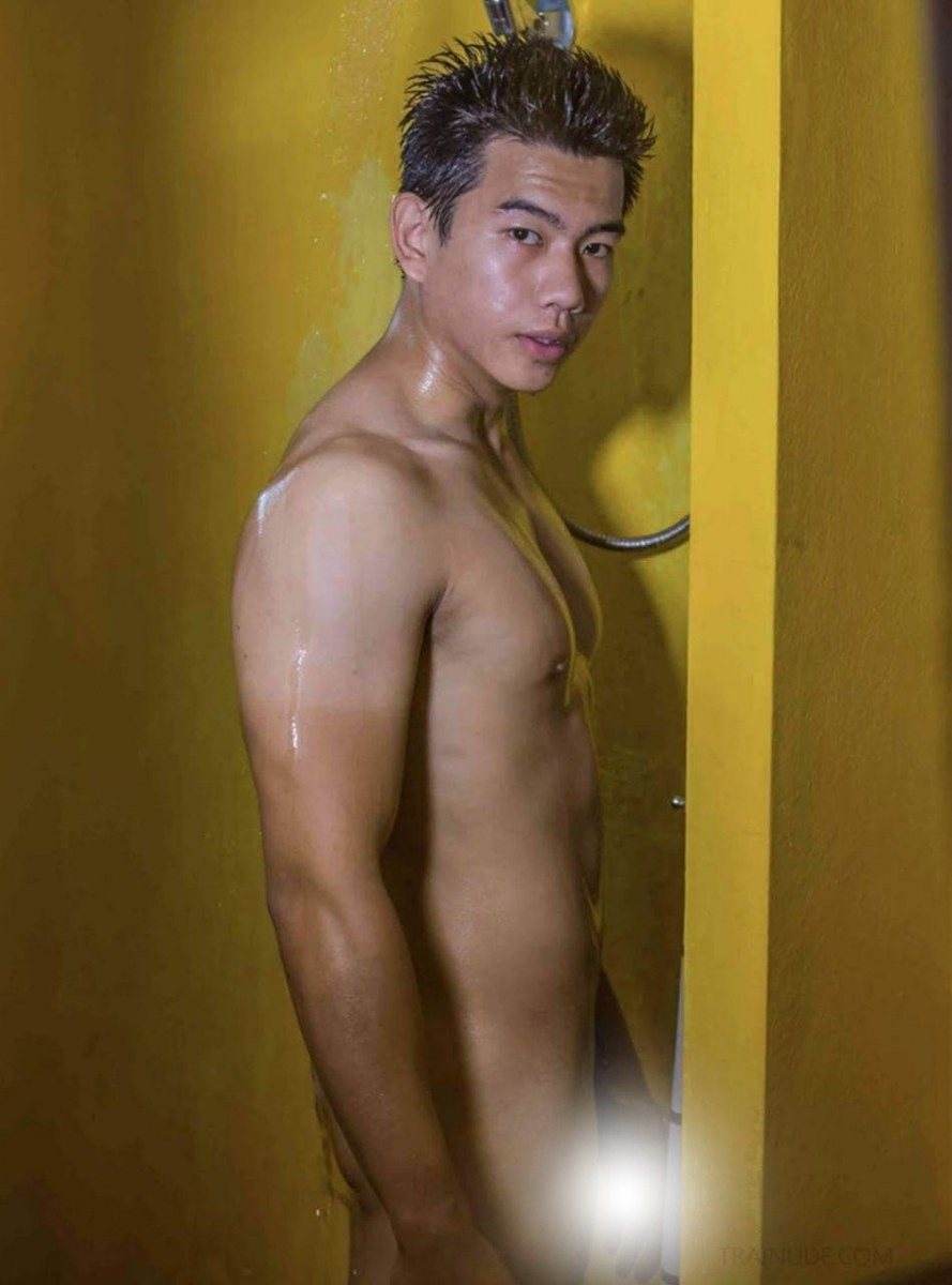 หนุ่มหล่อขึ้นปก 864.6