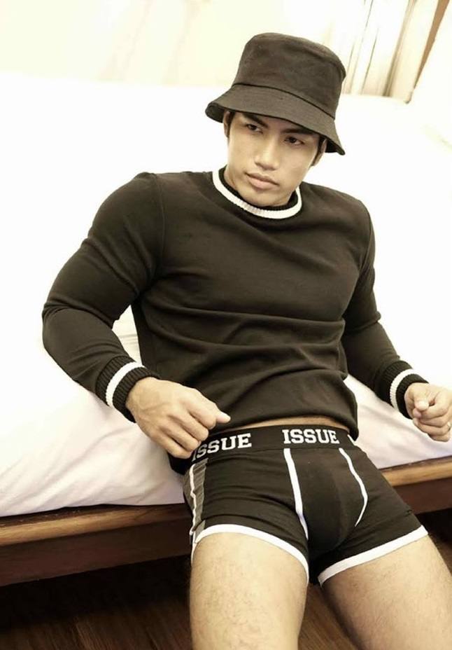 หนุ่มหล่อขึ้นปก 866.1