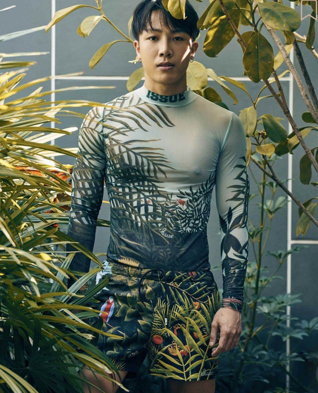 หนุ่มหล่อขึ้นปก 870