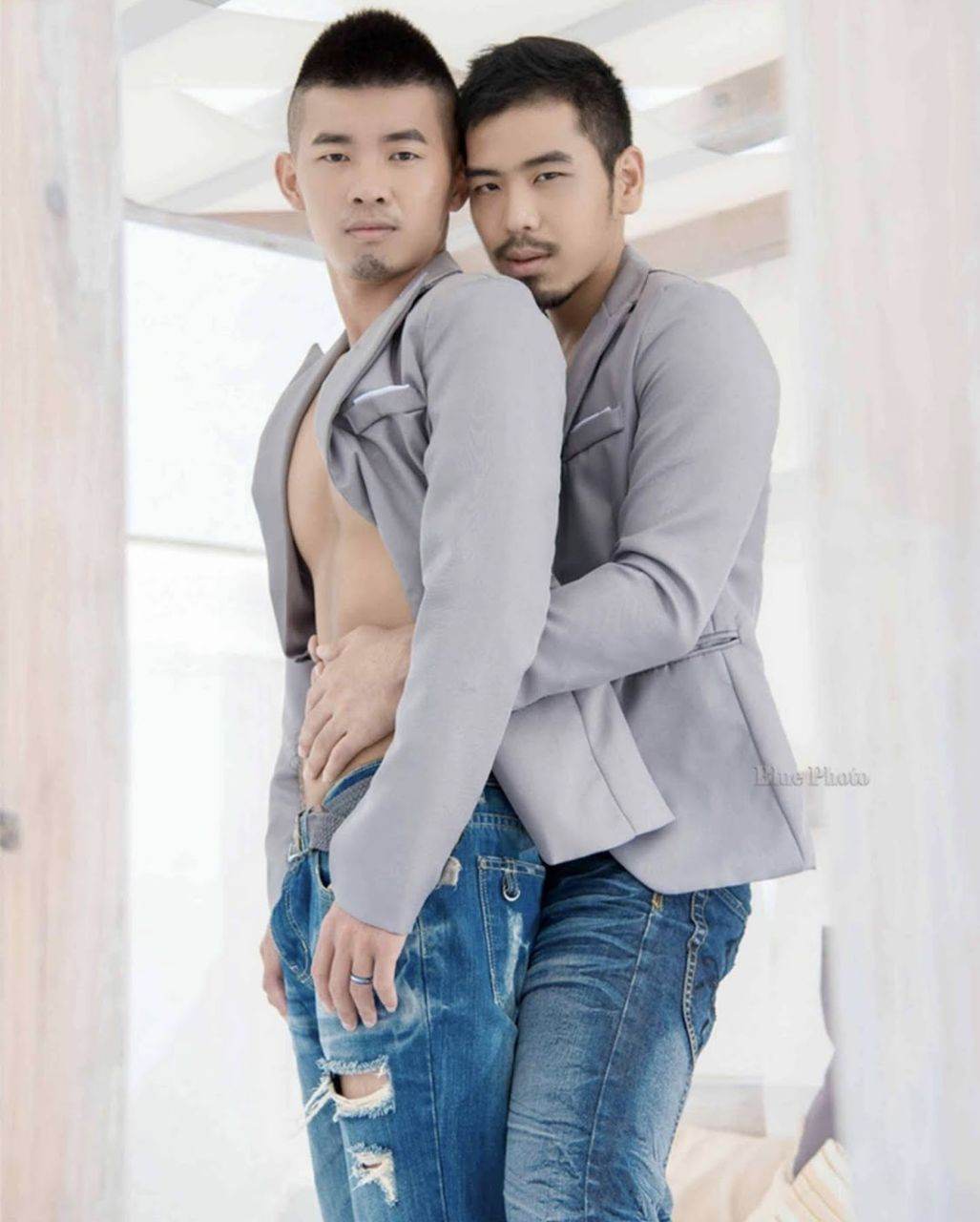 หนุ่มหล่อขึ้นปก 873