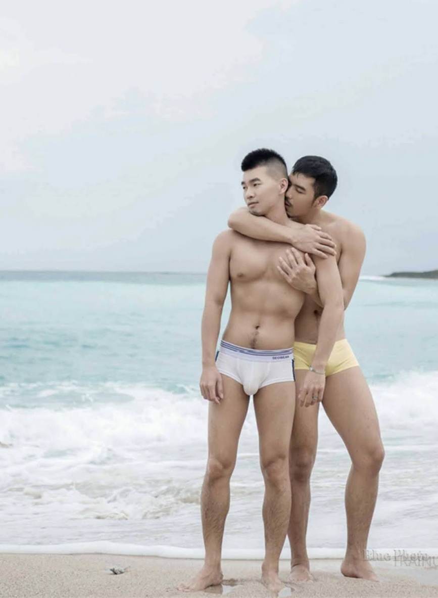หนุ่มหล่อขึ้นปก 873