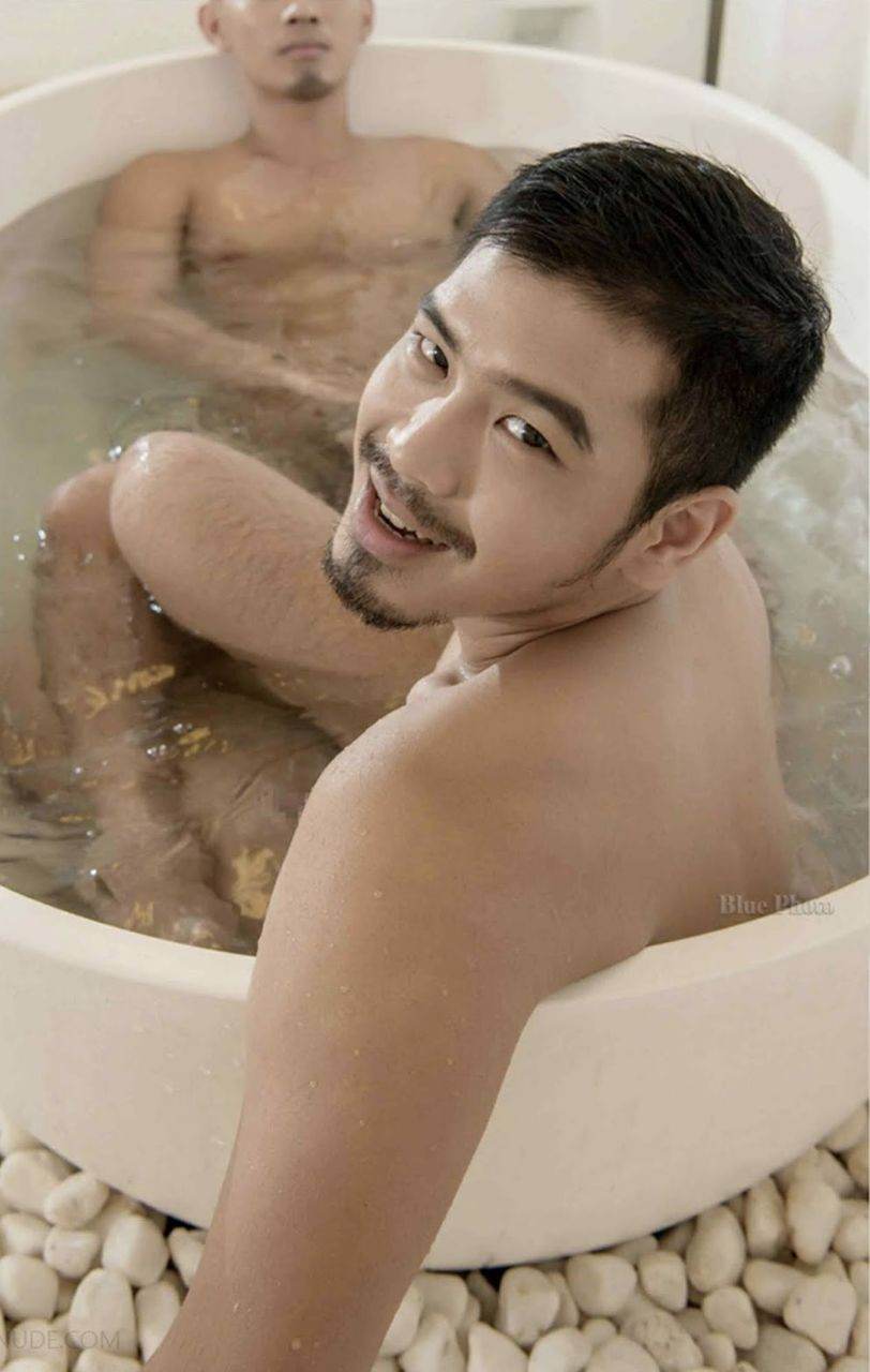 หนุ่มหล่อขึ้นปก 873