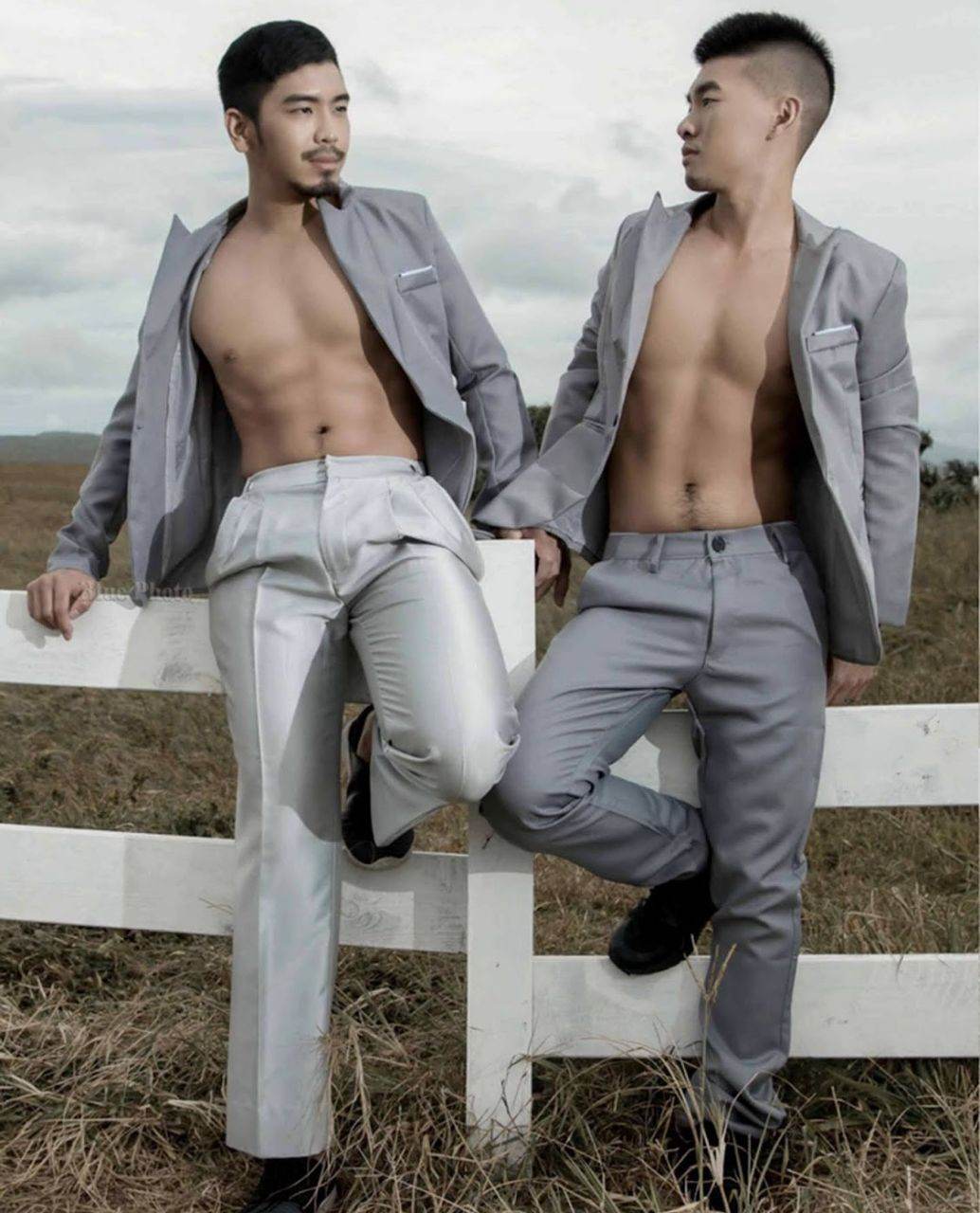 หนุ่มหล่อขึ้นปก 873