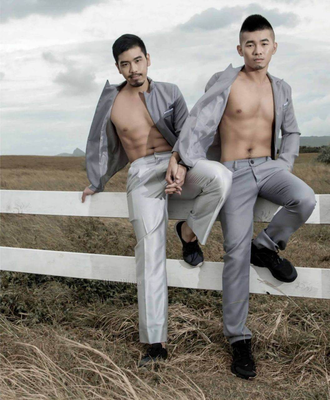 หนุ่มหล่อขึ้นปก 873