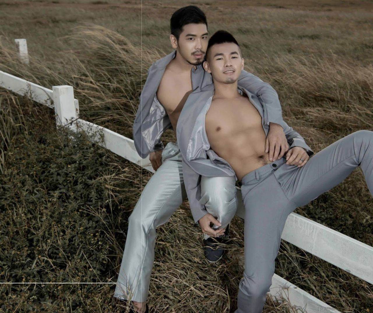 หนุ่มหล่อขึ้นปก 873