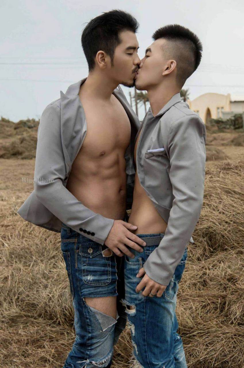 หนุ่มหล่อขึ้นปก 873.1
