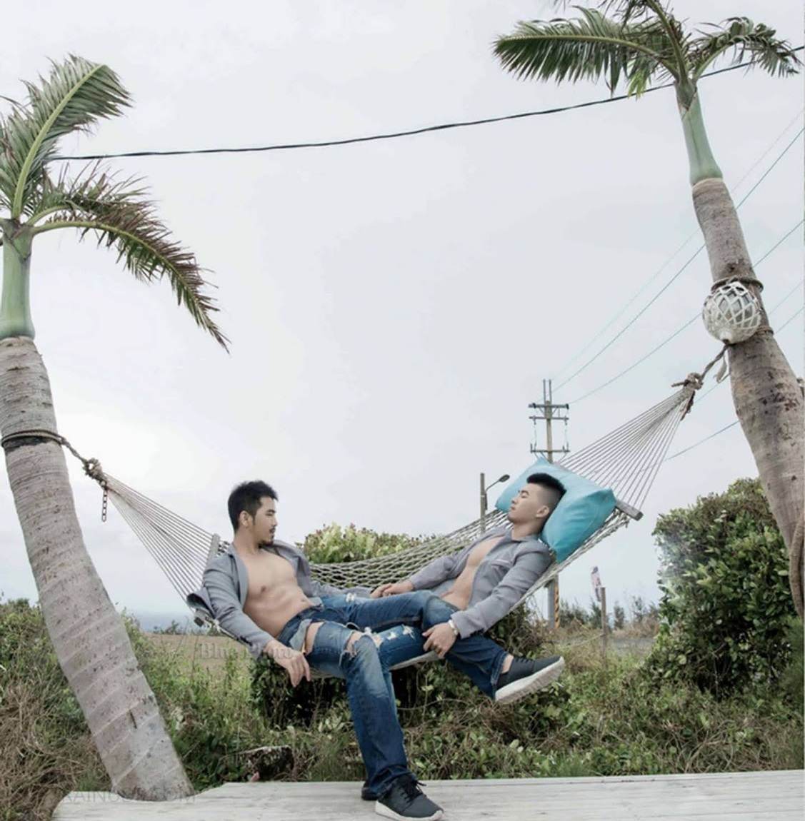 หนุ่มหล่อขึ้นปก 873.1