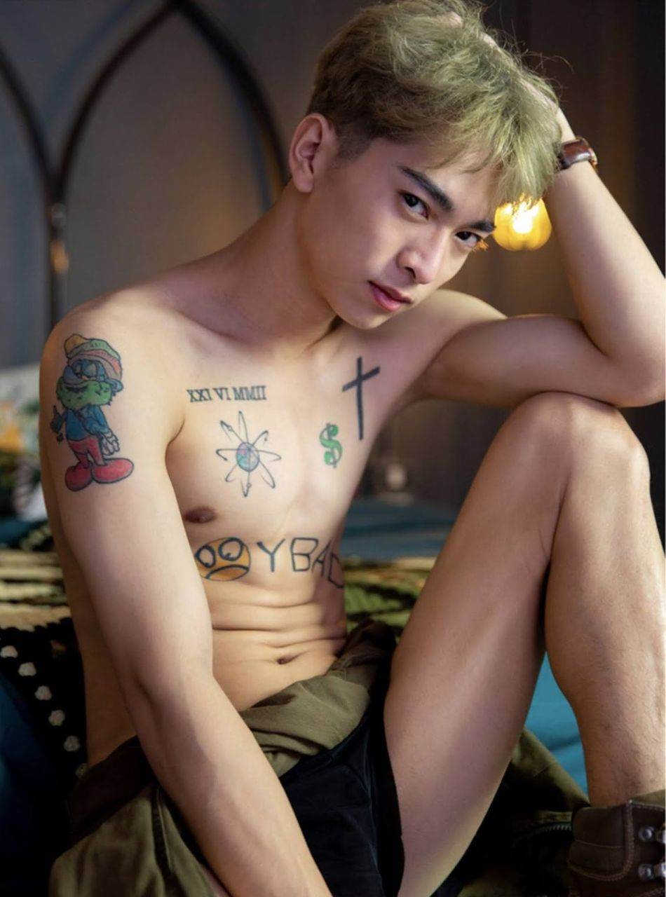 หนุ่มหล่อขึ้นปก 834.14