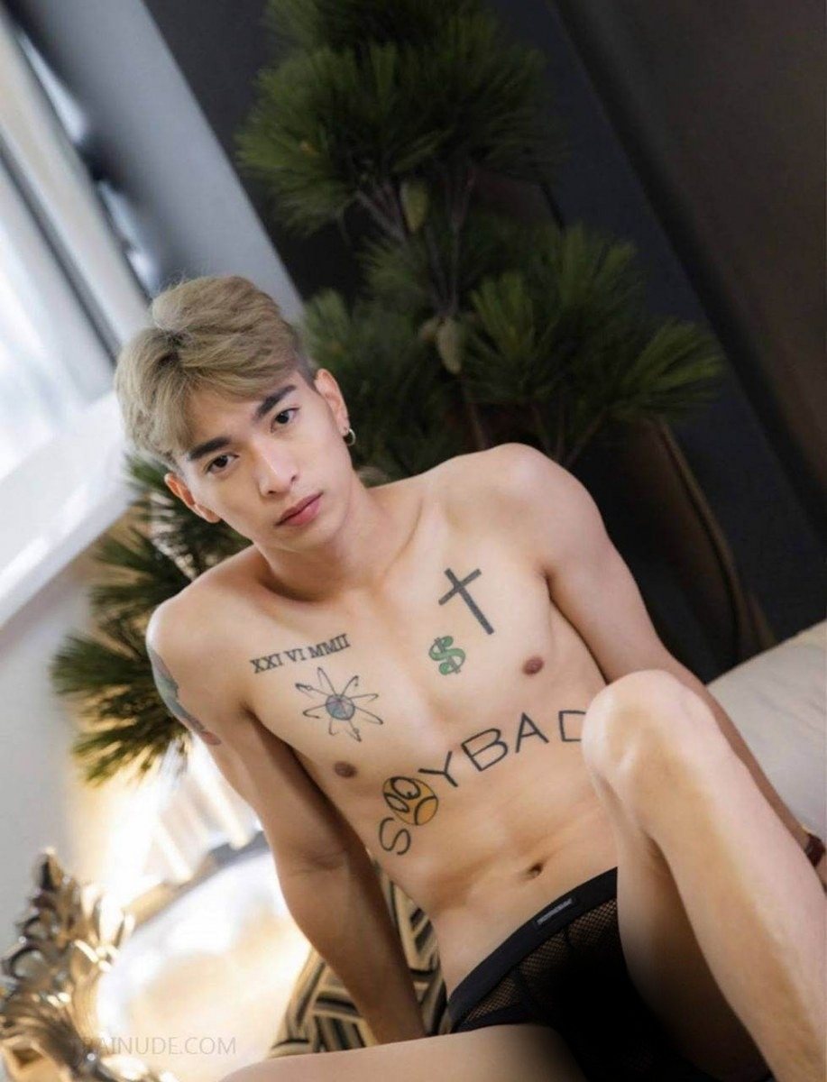 หนุ่มหล่อขึ้นปก 834.14