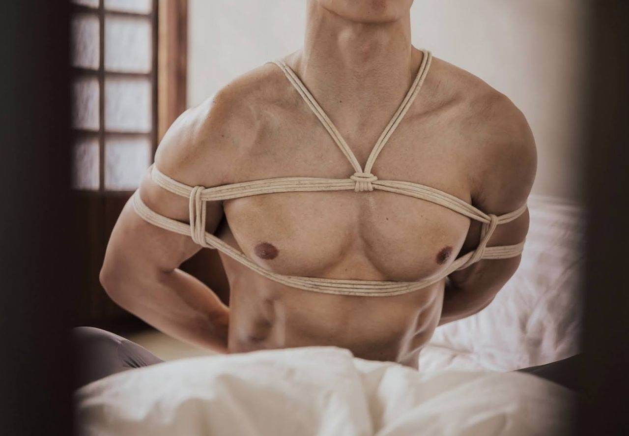 หนุ่มหล่อขึ้นปก 863.7