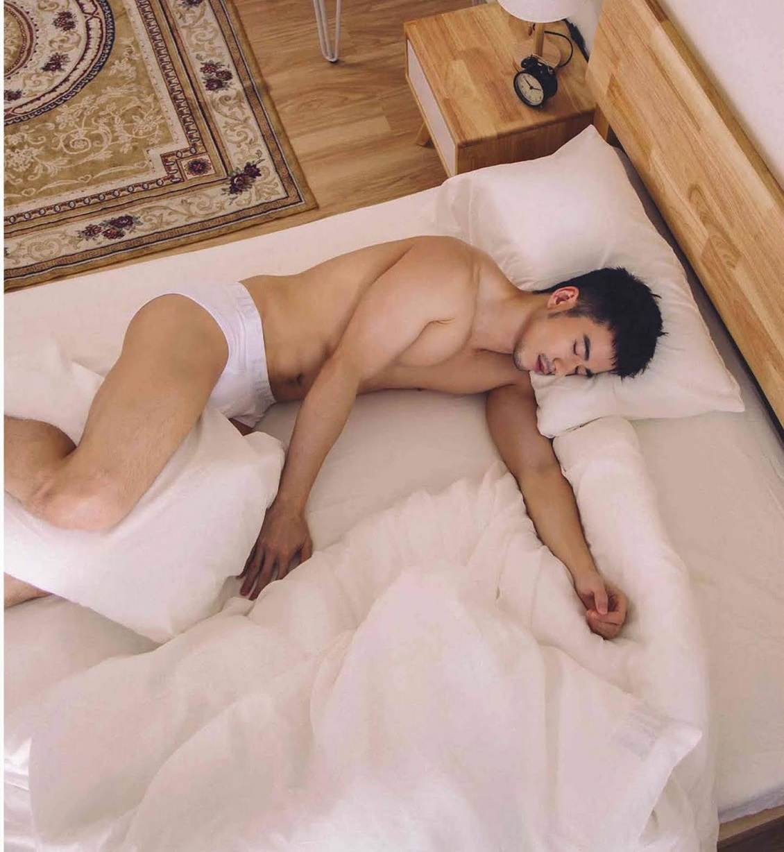 หนุ่มหล่อขึ้นปก 874