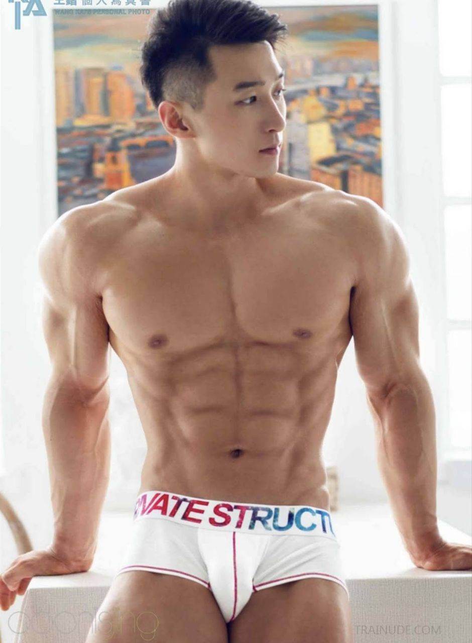 หนุ่มหล่อขึ้นปก 875