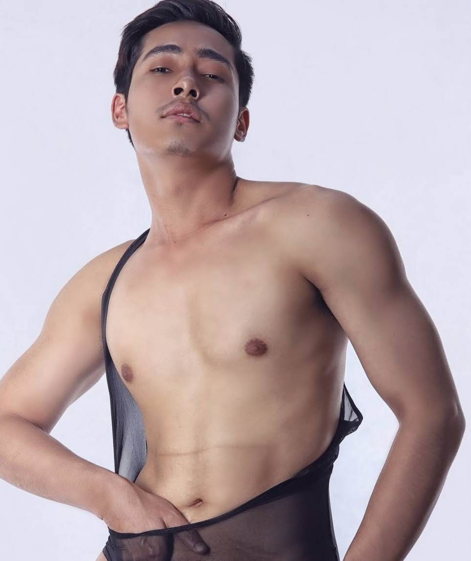 หนุ่มหล่อขึ้นปก 876