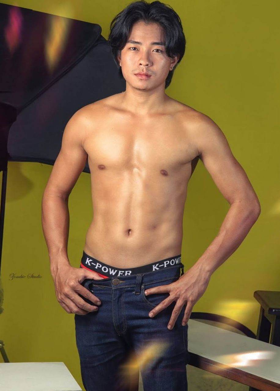 หนุ่มหล่อขึ้นปก 876