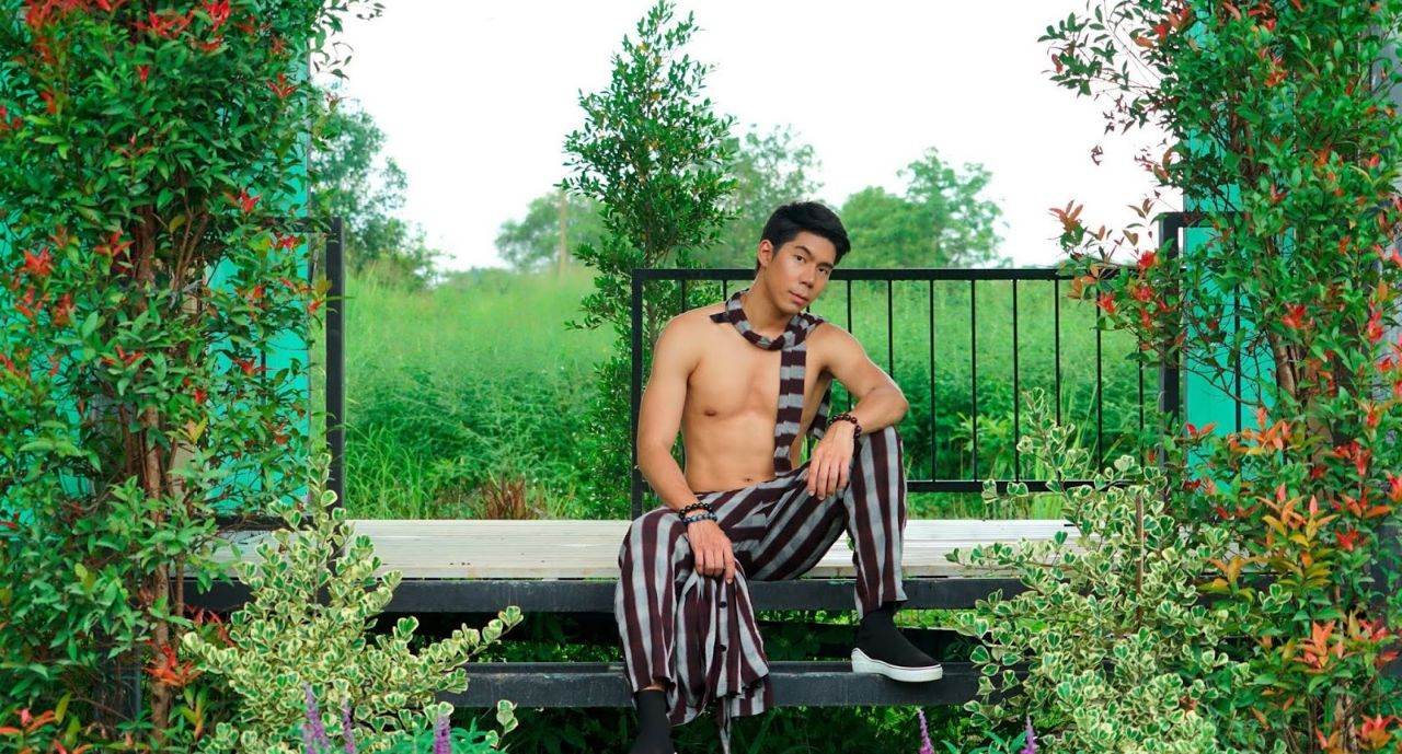 หนุ่มหล่อขึ้นปก 877