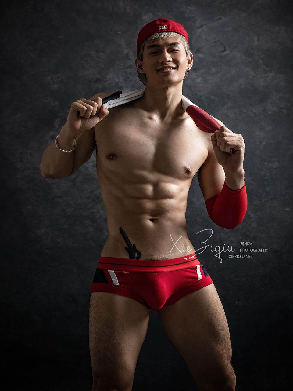 หนุ่มหล่อขึ้นปก 878