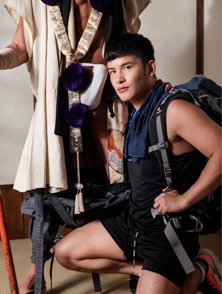หนุ่มหล่อขึ้นปก 880