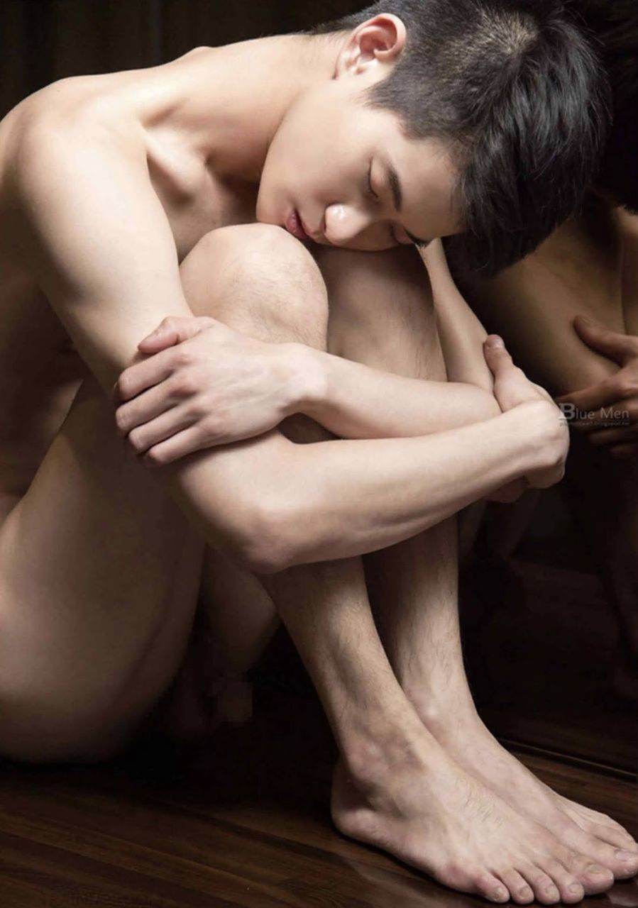 หนุ่มหล่อขึ้นปก 882