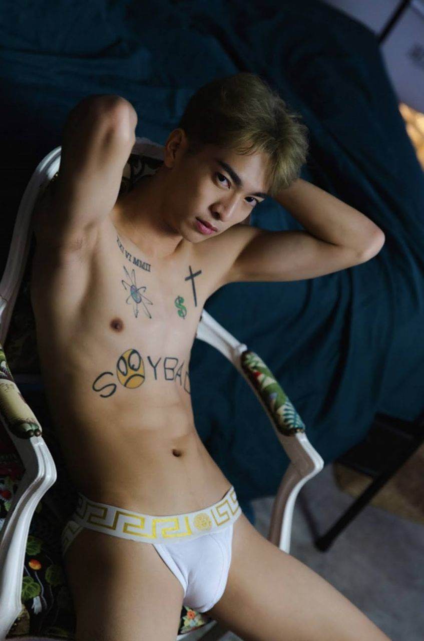 หนุ่มหล่อขึ้นปก 834.15