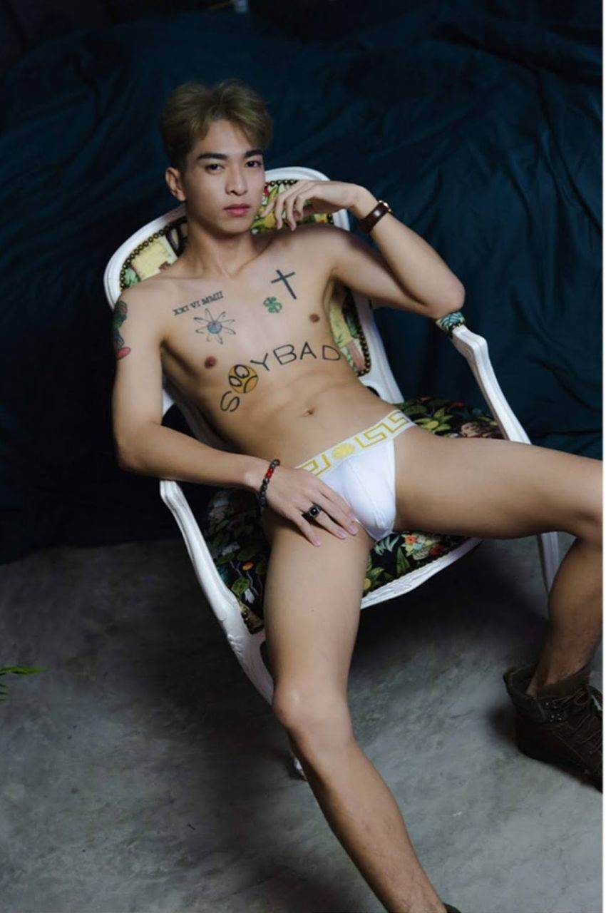 หนุ่มหล่อขึ้นปก 834.15
