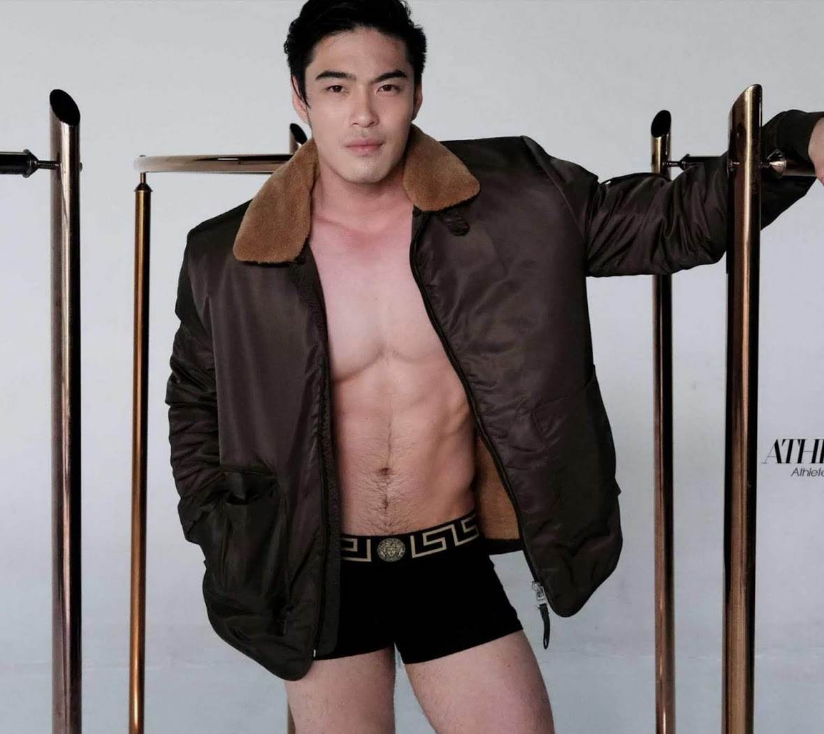 หนุ่มหล่อขึ้นปก 855.10