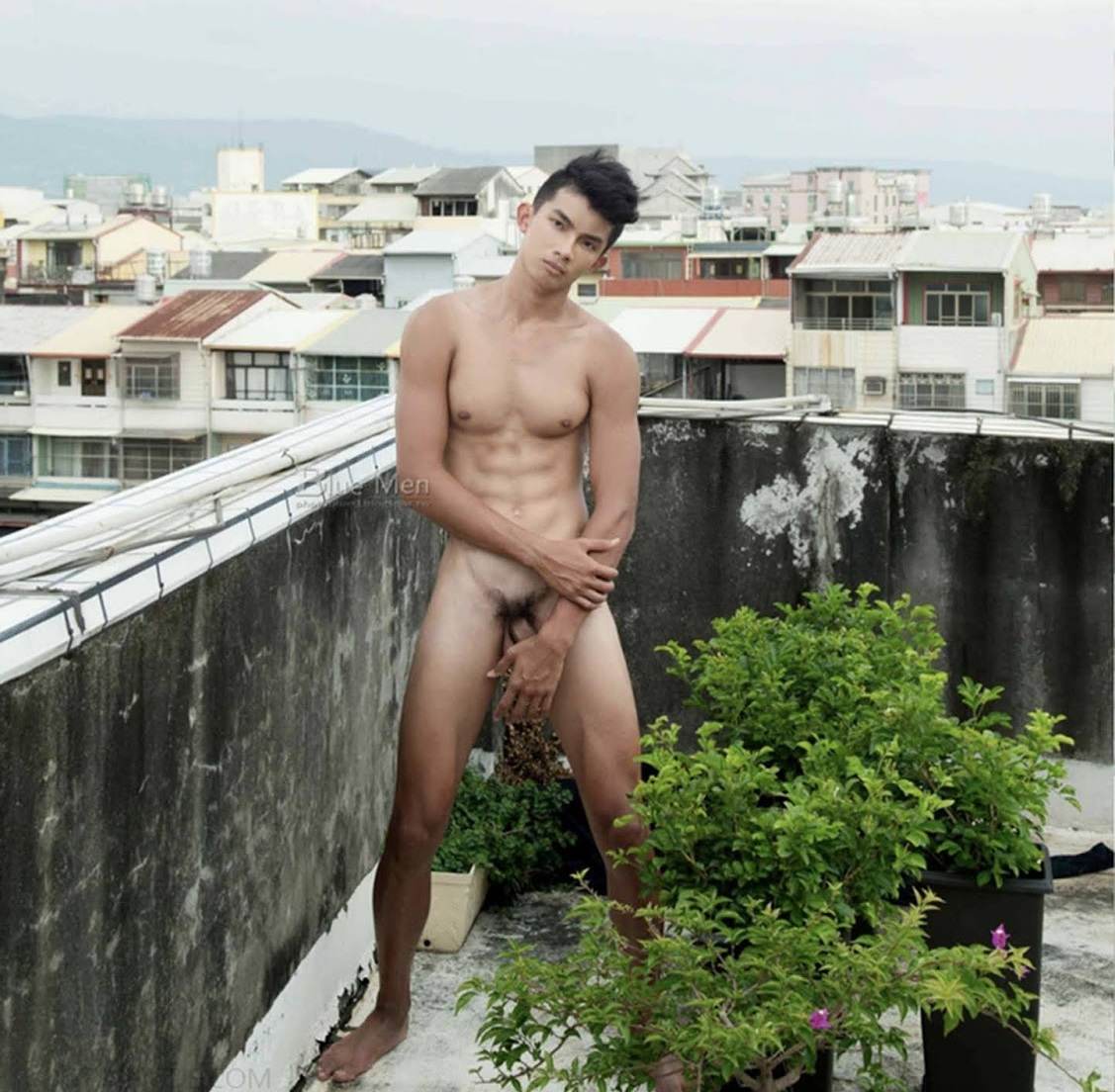หนุ่มหล่อขึ้นปก 860.9