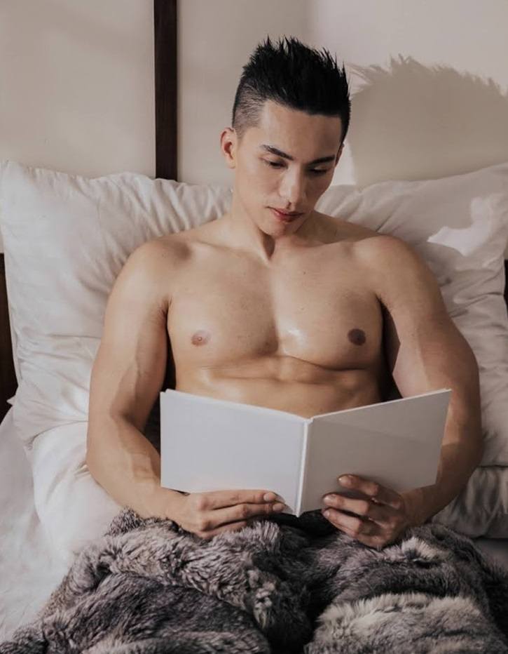 หนุ่มหล่อขึ้นปก 863.8