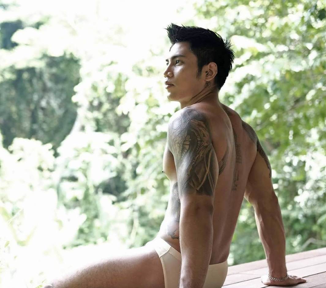หนุ่มหล่อขึ้นปก 866.3