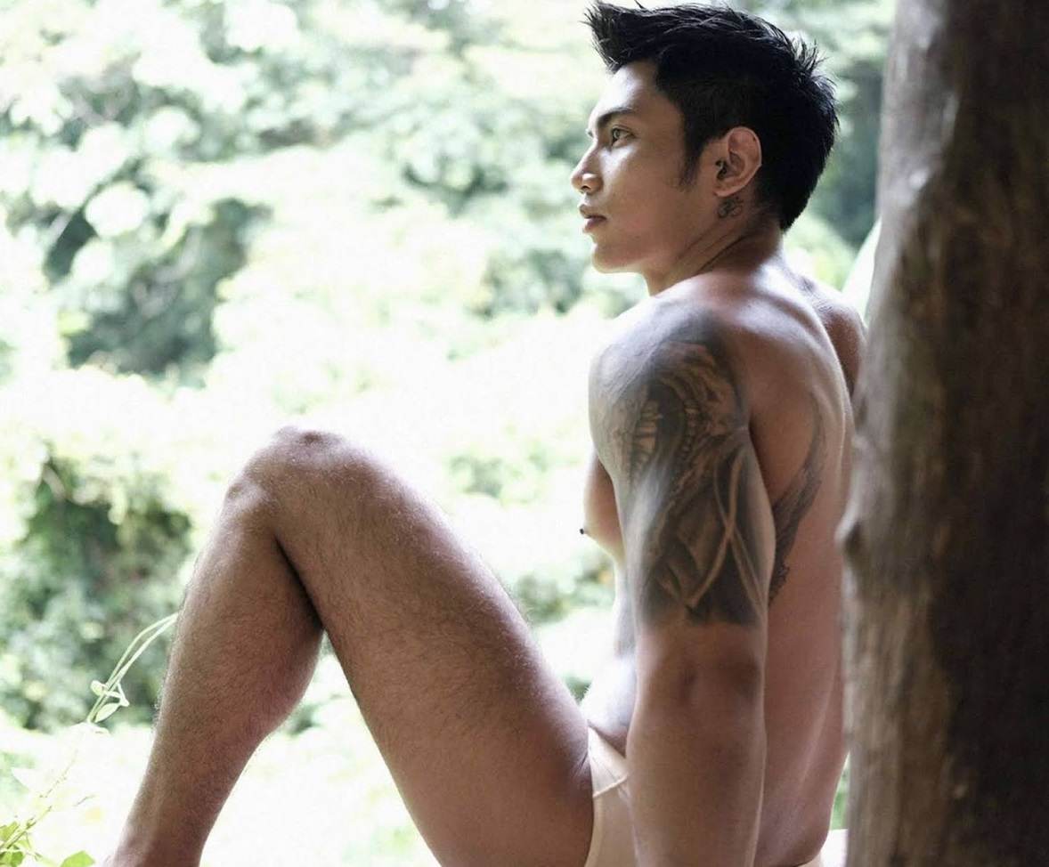หนุ่มหล่อขึ้นปก 866.3