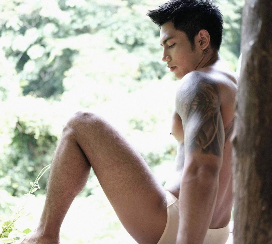 หนุ่มหล่อขึ้นปก 866.3
