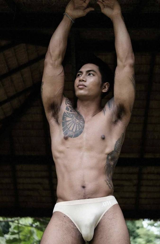 หนุ่มหล่อขึ้นปก 866.3