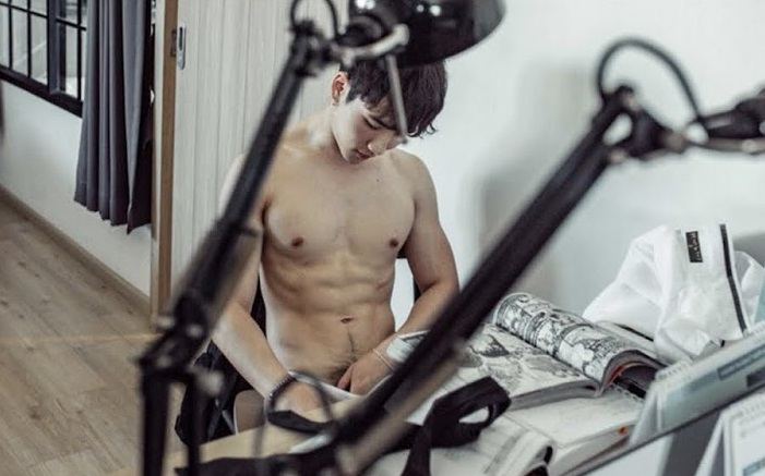 หนุ่มหล่อขึ้นปก 894.1