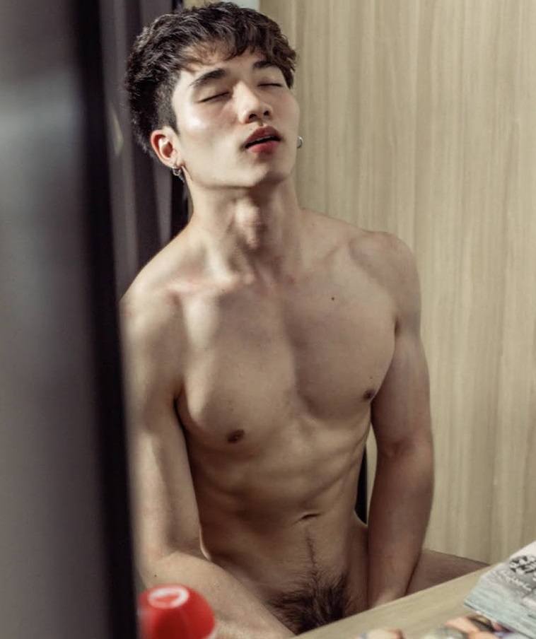 หนุ่มหล่อขึ้นปก 894.1