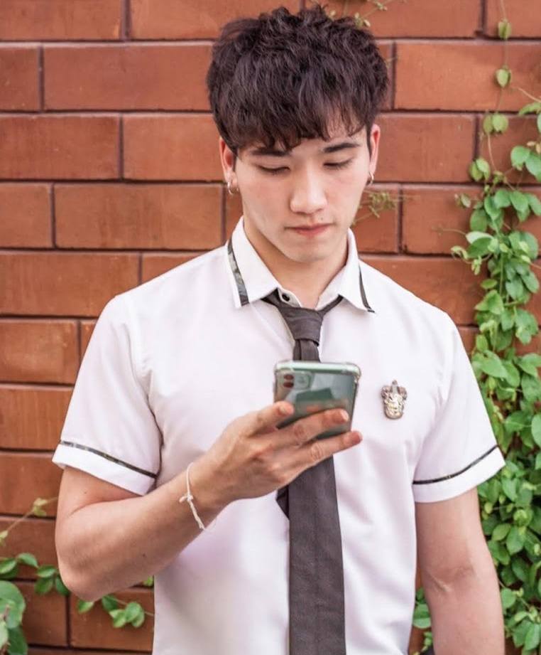 หนุ่มหล่อขึ้นปก 894.1