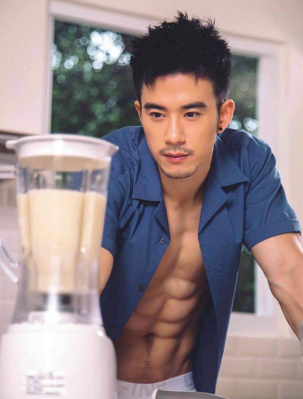 หนุ่มหล่อขึ้นปก 874.1