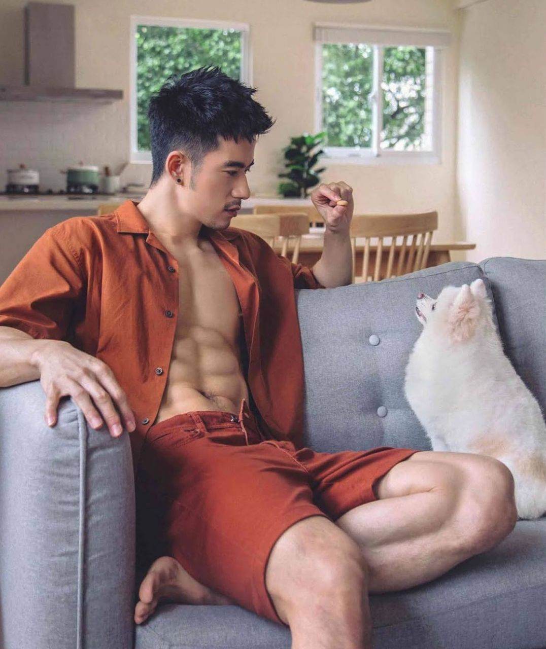 หนุ่มหล่อขึ้นปก 874.1
