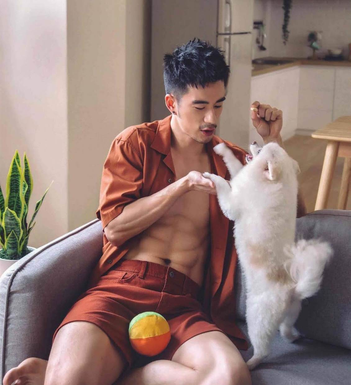 หนุ่มหล่อขึ้นปก 874.1