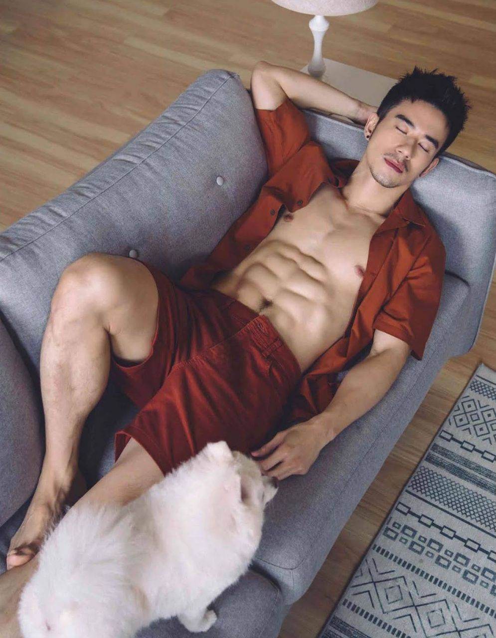 หนุ่มหล่อขึ้นปก 874.1