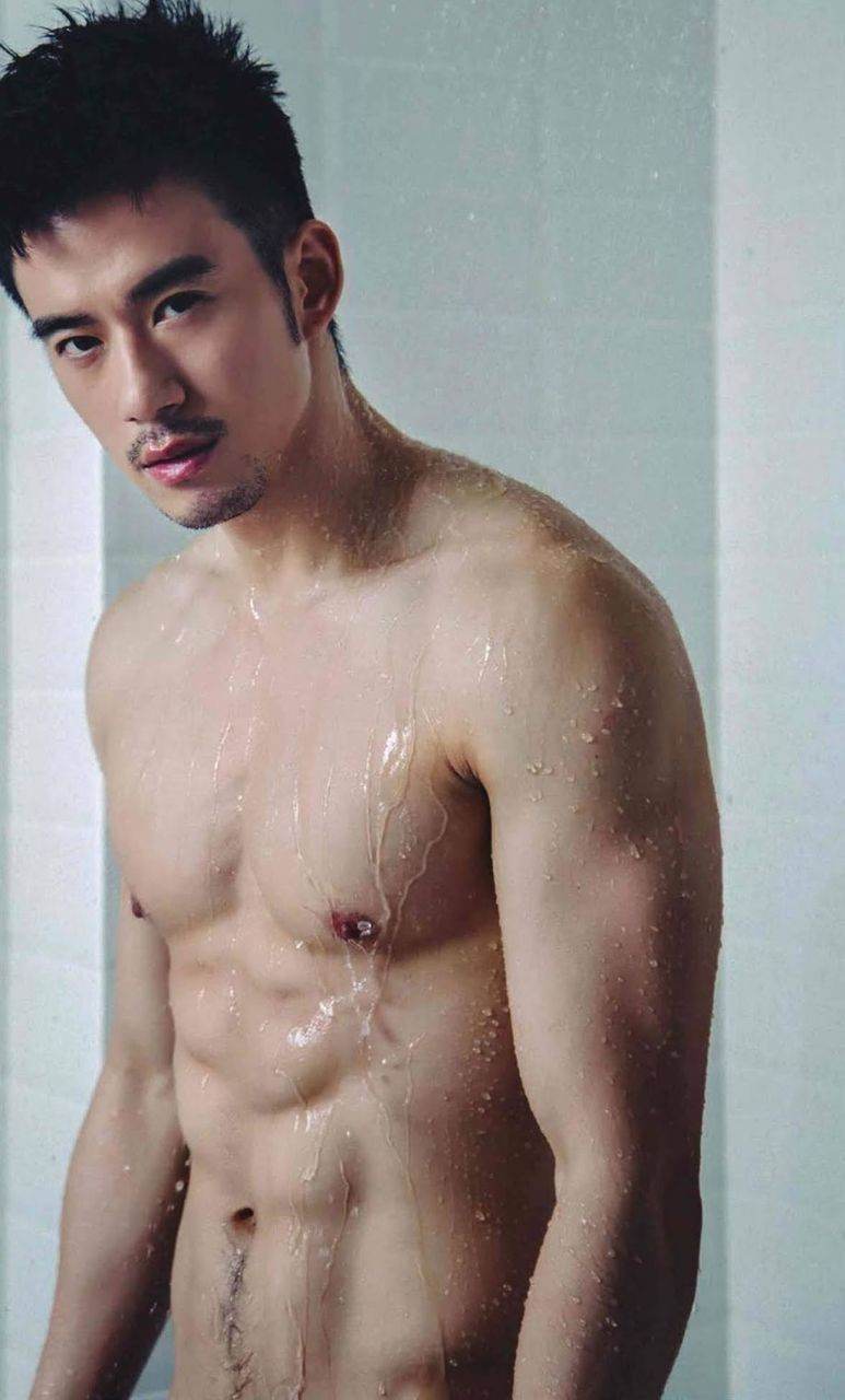 หนุ่มหล่อขึ้นปก 874.1
